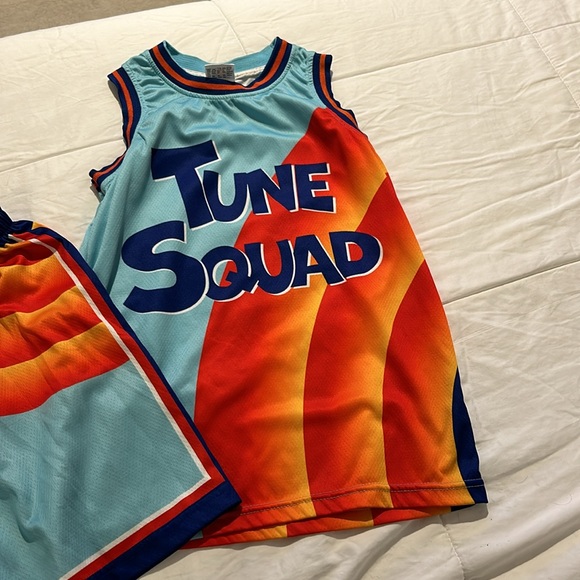 TUNE SQUAD LEBRON JAMES OUTFIT YOUTH MEDIUM - Picture 3 of 6